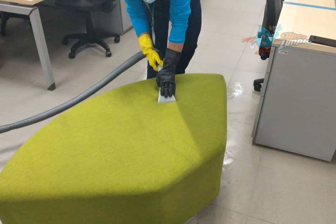 Personal Capacitado Experto en lavado de muebles Bogotá