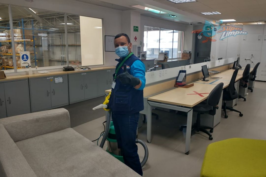 Personal Capacitado Experto en lavado de muebles Bogotá